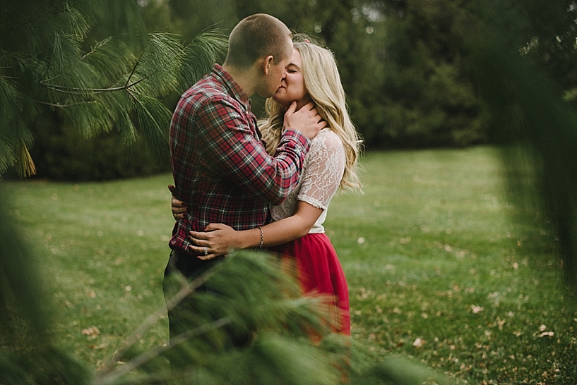 Rustic Cabin Christmas Couples Session_0006