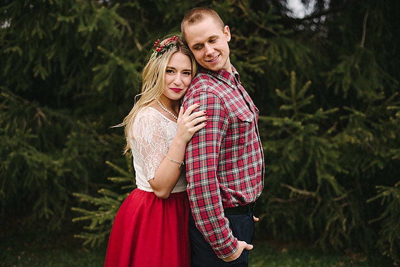 Rustic Cabin Christmas Couples Session_0014