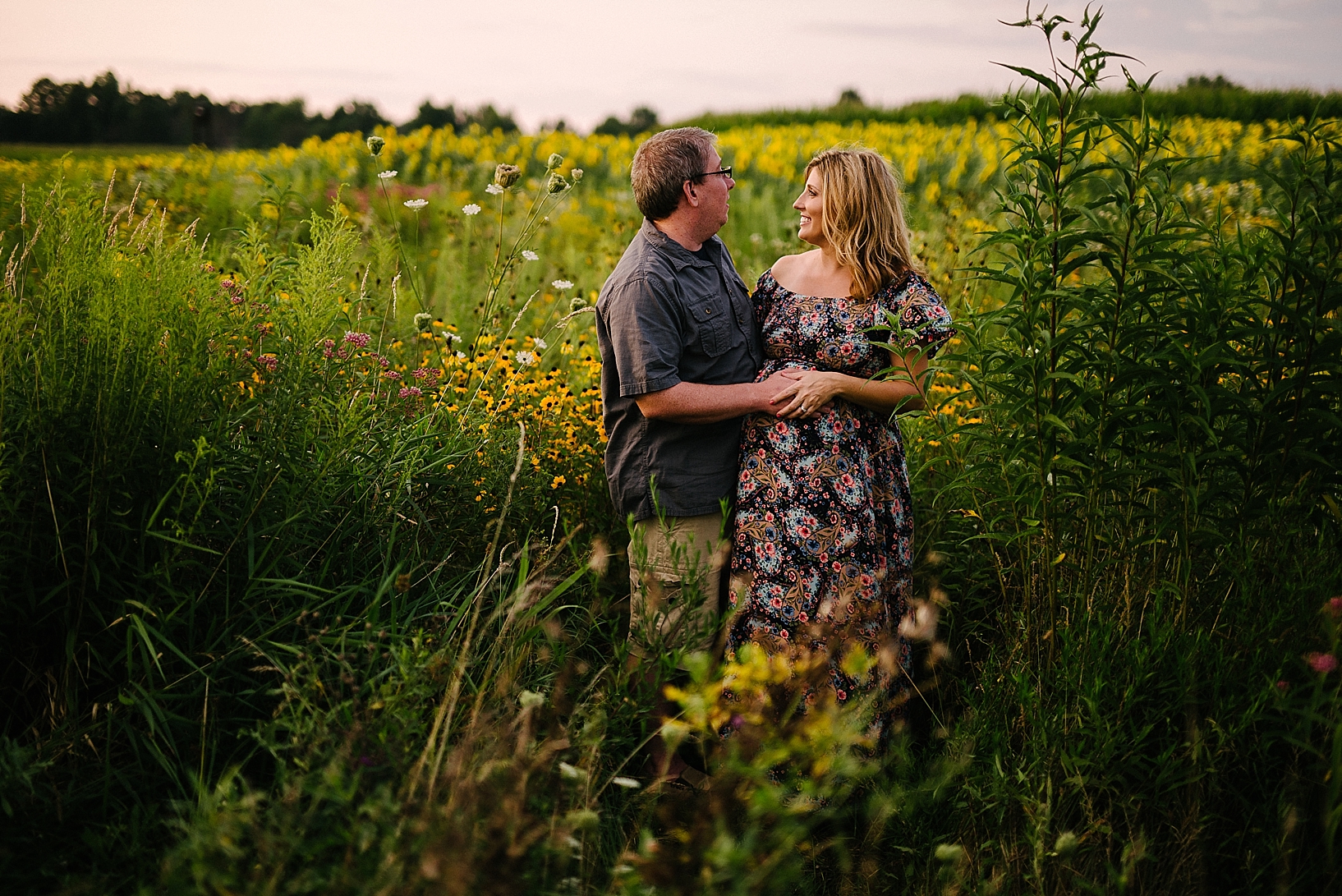 sunflower field maternity family session_0026