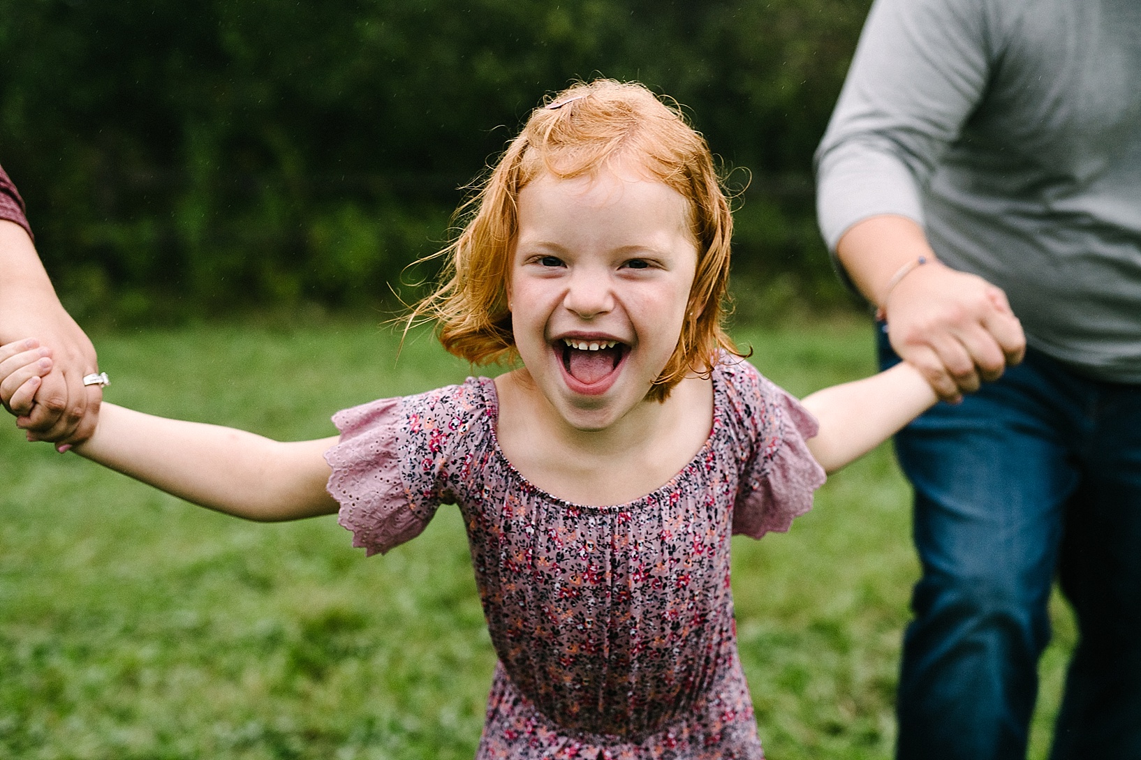 Youngstown OH family photographer rainy family session