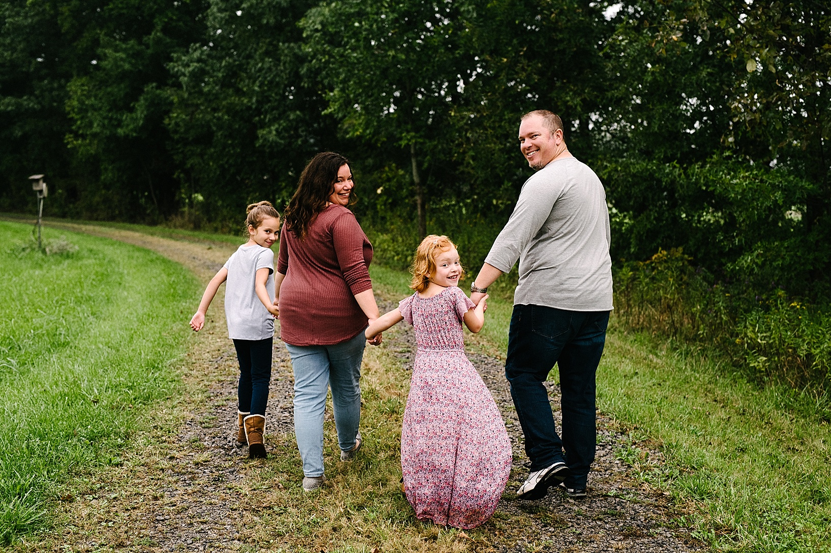 Youngstown OH family photographer rainy family session