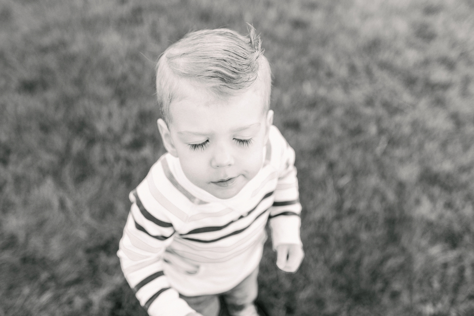 3 year old boy outdoor lifestyle birthday session_0007