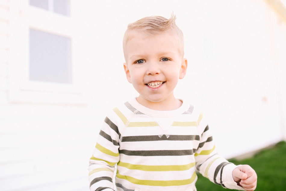 3 year old boy outdoor lifestyle birthday session_0012