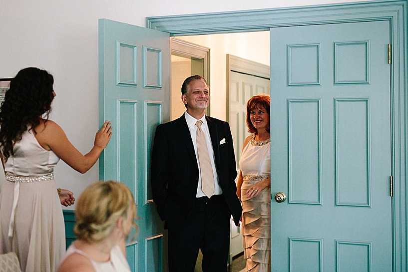 dad seeing bride for the first time