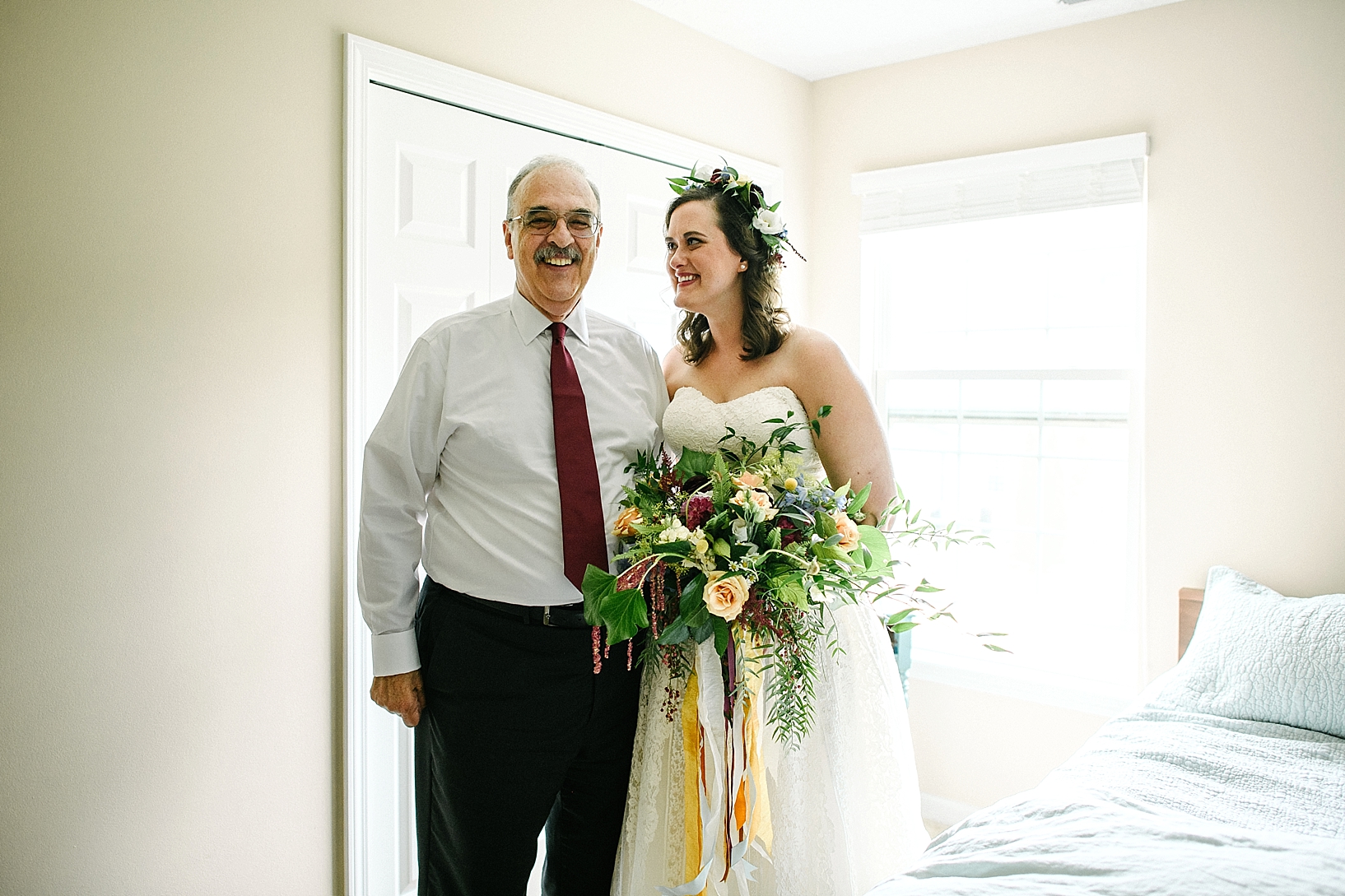 bride's father seeing her for first time
