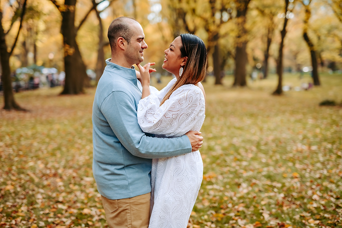 engagement photos in Central Park during the fall